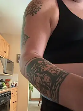 Stephanie1984 live cam on StripChat