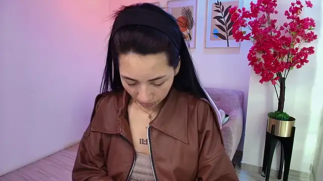 Rainy_doll live cam on StripChat