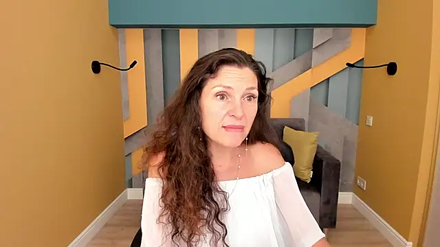 ellalong (F mature) - take off my bra