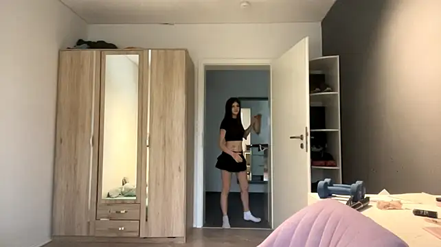 SpanishRooter live cam on StripChat