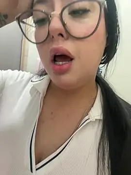 MileyGia live cam on StripChat