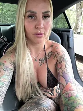 CoraDiamond live sex cam