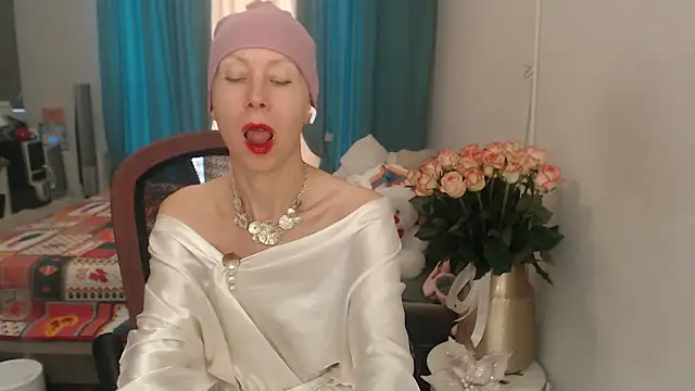 LuxuryNika live sex cam