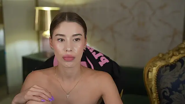 Selena_Glow live webcam