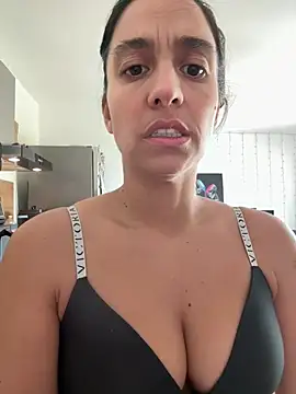 LaPetiteKim live webcam