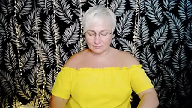 Olivia_playful live cam on StripChat