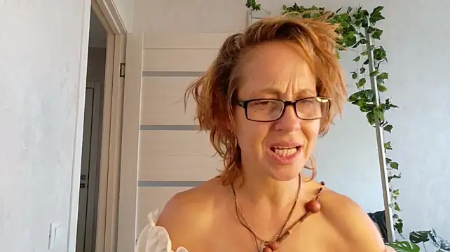 LioraWeiss live cam on StripChat