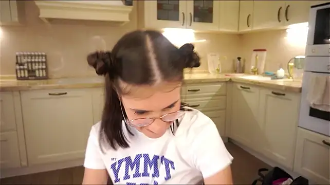 marlinmollo (F teen) - Pinch my nipples