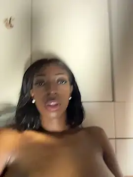 Nina_Velveta