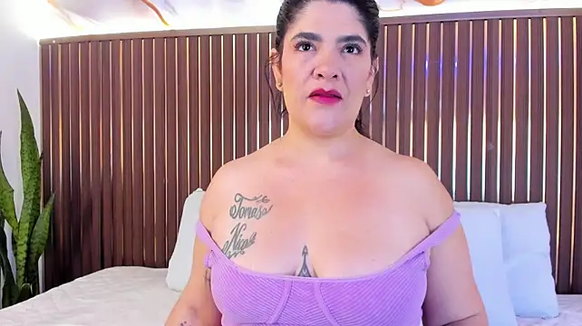 HoneyMilf_ webcam
