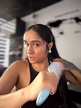 Isabella-Teen live cam on StripChat