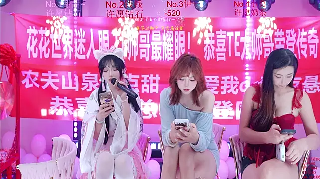 Luckybaby-001 live cam on StripChat