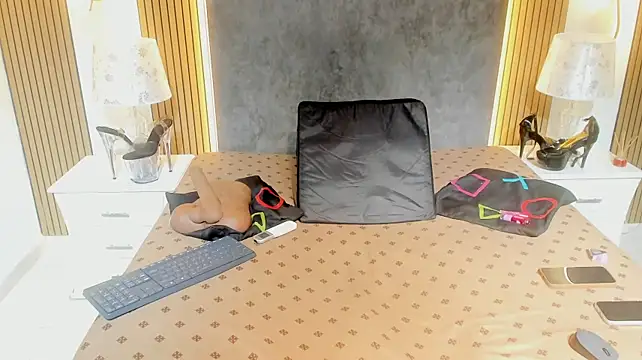 NahomyOwen webcam
