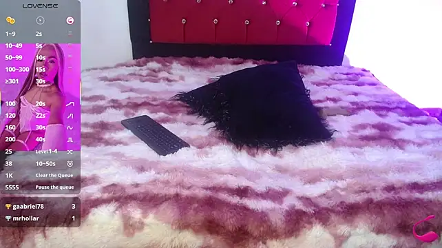 Scarlethvega99 live cam on StripChat