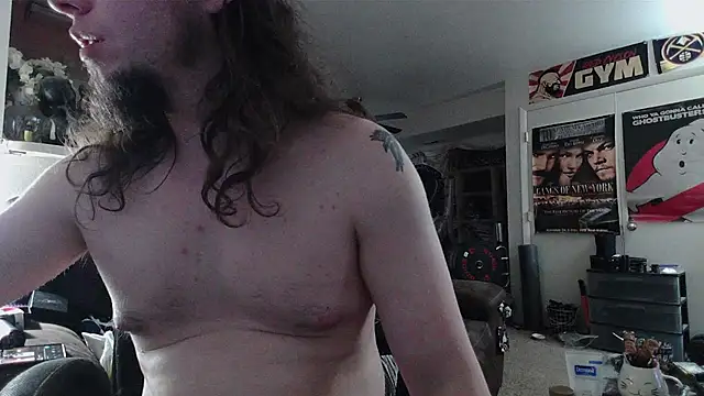 biggerisbetter12 live cam on StripChat