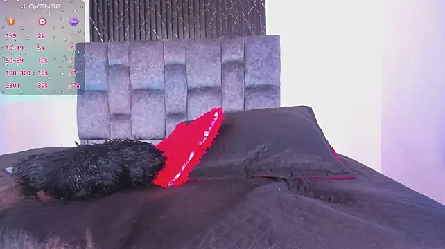 Liamsubtle01 live cam on StripChat