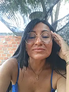 maturexxxnaughty live cam on StripChat