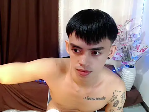 urhunky_boy live cam on StripChat