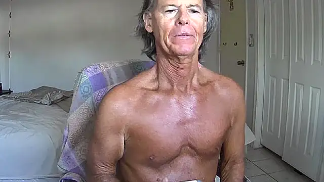 nakeedcowboi65