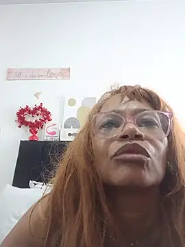 BustyMilf_