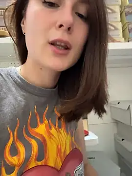 Dina_Tease live room snapshot on Stripchat