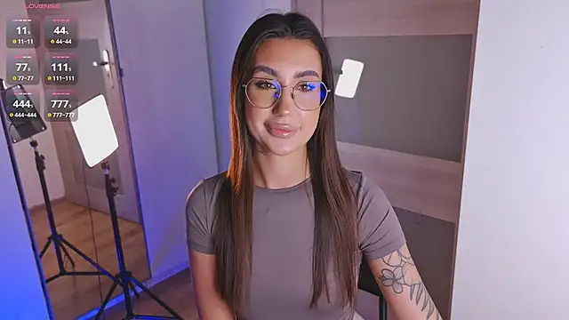 Velina83 webcam