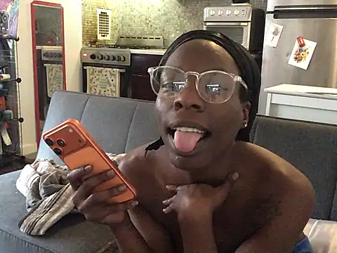 littyleesh1 live cam on StripChat