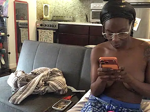 littyleesh1 live cam on StripChat