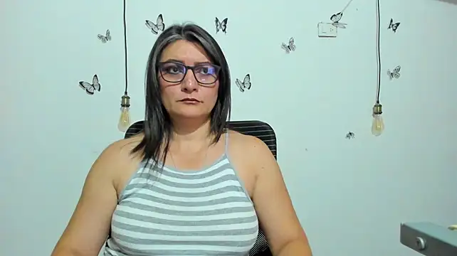 Amie_Adams82_