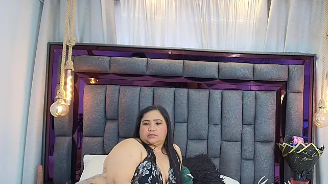 Karina_Mendoza live cam on StripChat