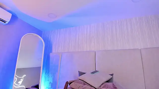 Arya-02 live cam on StripChat