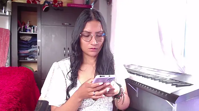 leah-666 live cam on StripChat