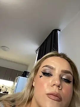 April_Purr live cam on StripChat