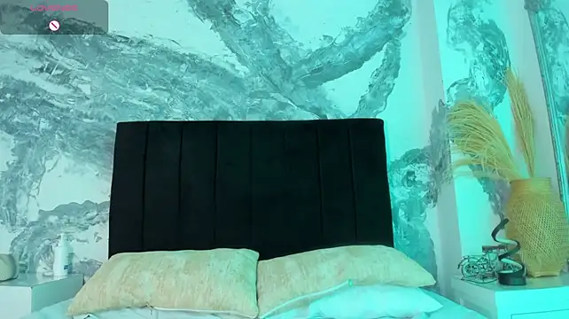 CarolineFyre webcam