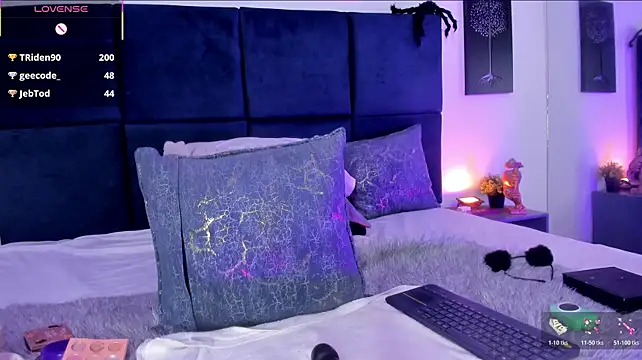 april_jones05 live cam on StripChat