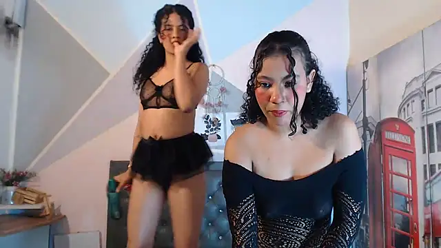 Adut_Akech live cam on StripChat