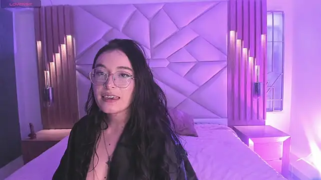 Ivory_Dlacour live cam on StripChat