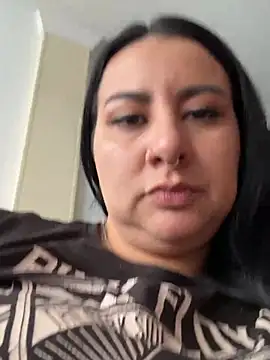 Abril_Luv live cam on StripChat