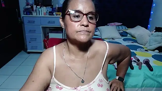 pervert_mommy_ live cam on StripChat