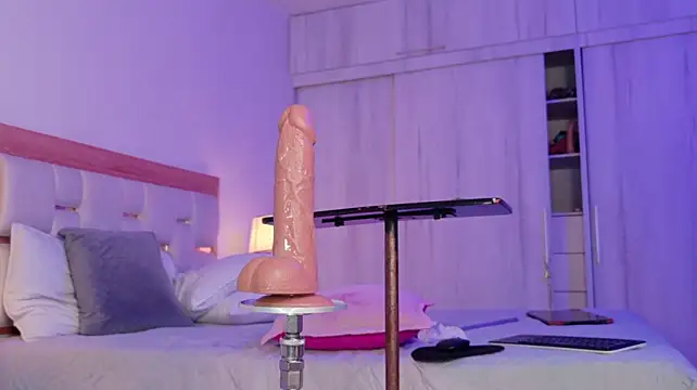 mia_hank