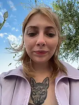 Sunny___Bunny live room snapshot on Stripchat