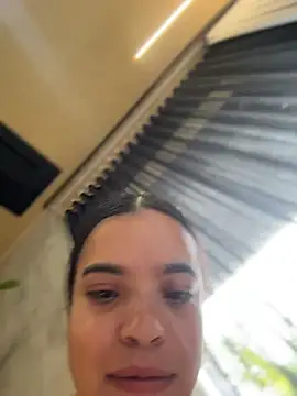 JuanitaMore01 live cam on StripChat