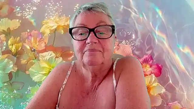 Mystery-Grandmother webcam