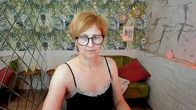 Paris_Cherry live cam on StripChat