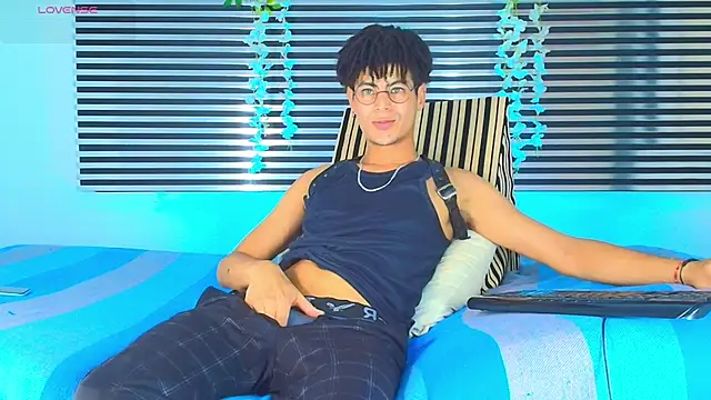thiiagosaeenz (M young) - enjoy jerk to me