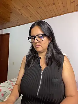 SWEETLILY18 live cam on StripChat