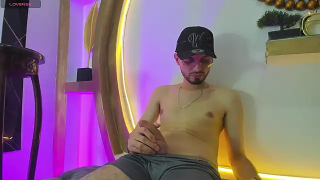 Liam_Drake live cam on StripChat