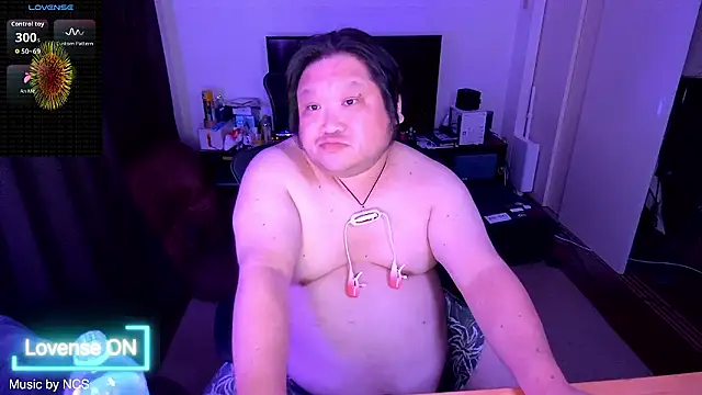 chubbybear039 (Ask my age) - Naked & Gemini ON