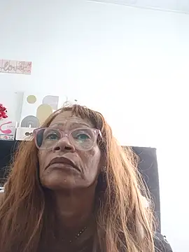 BustyMilf_