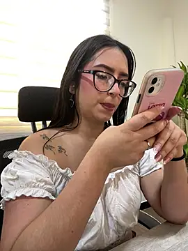 Kloenovoa- live cam on StripChat